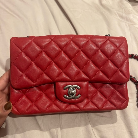 Red Chanel Mini - Picture 3 of 10